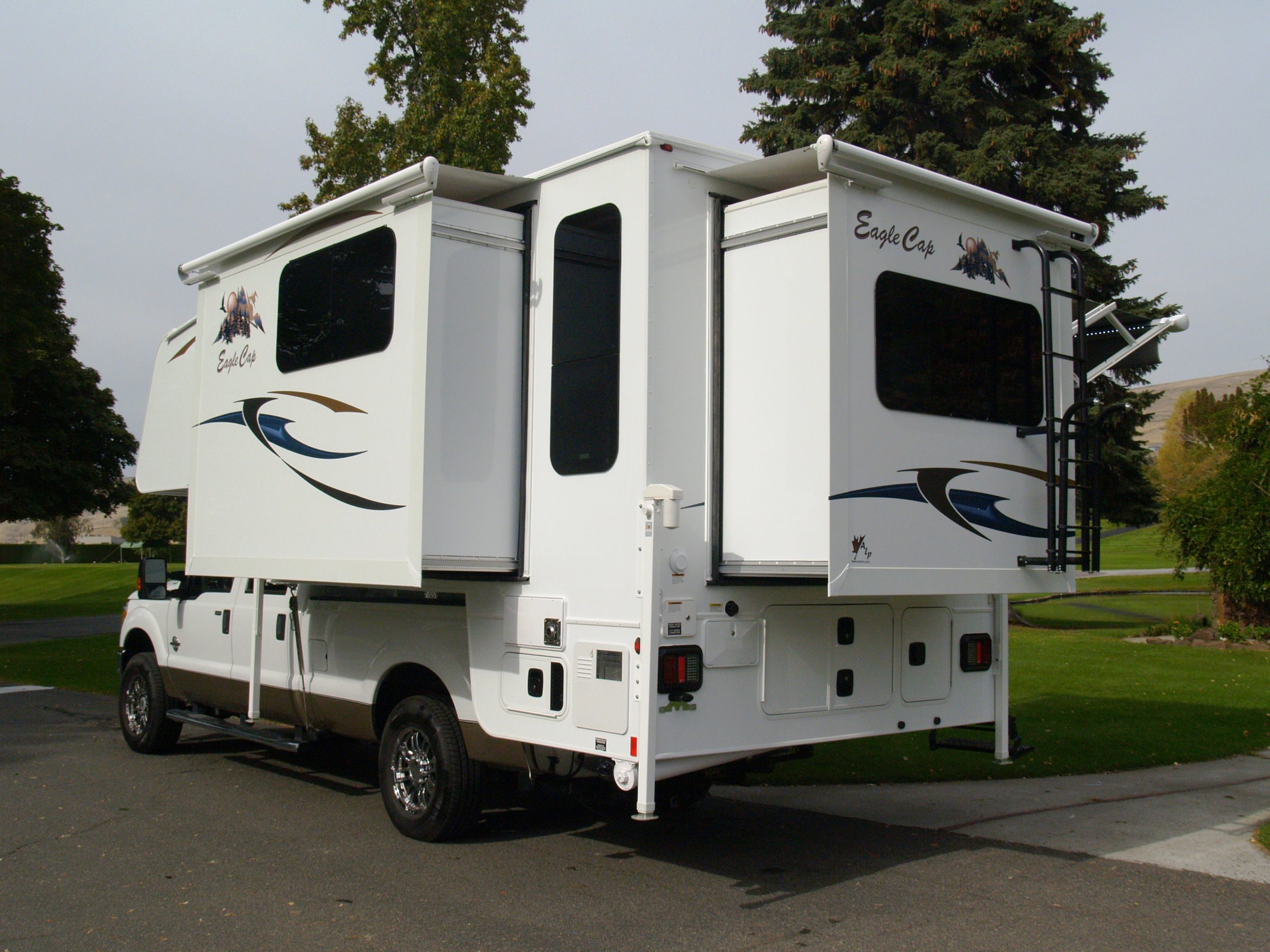 Adventurer Debuts Triple Slide Truck Camper Rv Pro