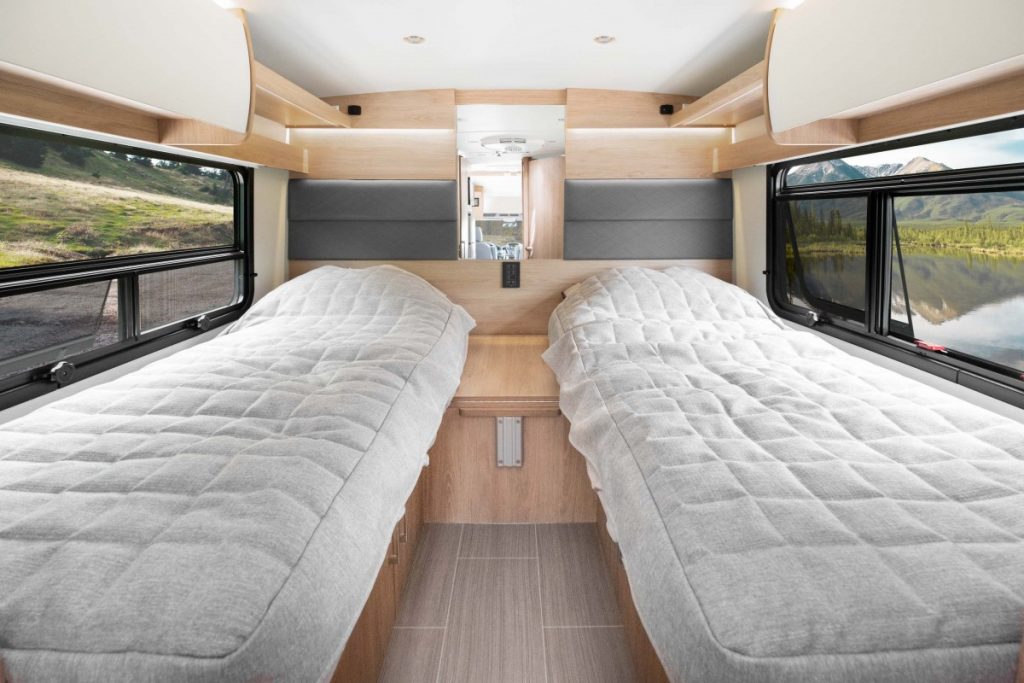 Leisure travel vans wonder rear 2024 twin bed