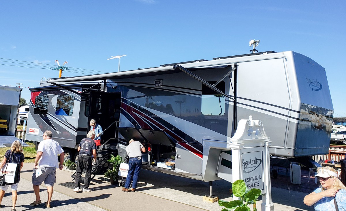 Space Craft Unveils Automotive-Grade Li-Ion System Fifth Wheel – RV PRO