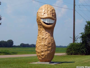 Jimmy Carter peanut statue