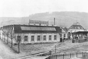Eberspächer Group Celebrates 160th Anniversary 2 A black and white photo of a 1914 Eberspächer factory.
