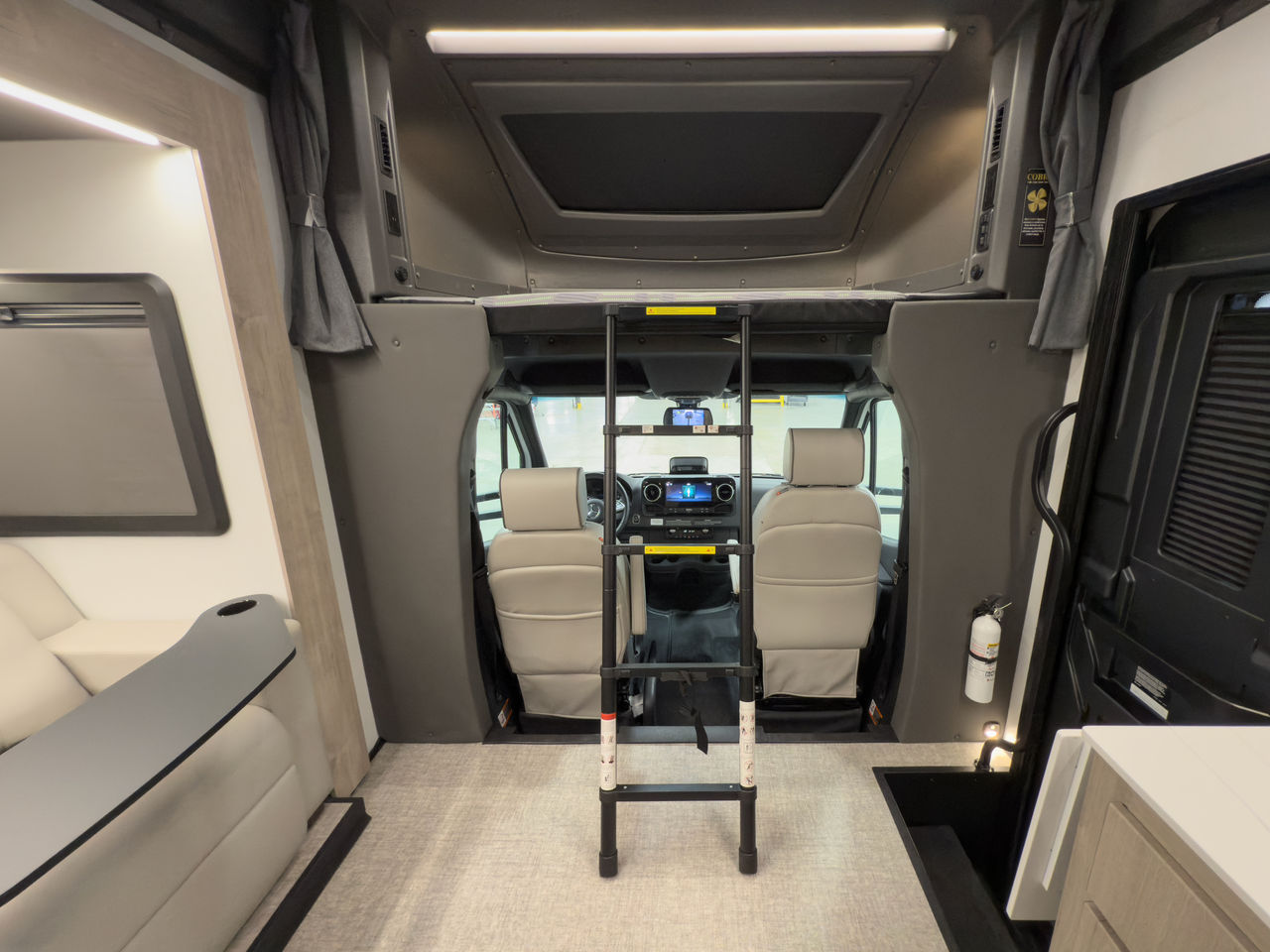 lineage series m interior 2