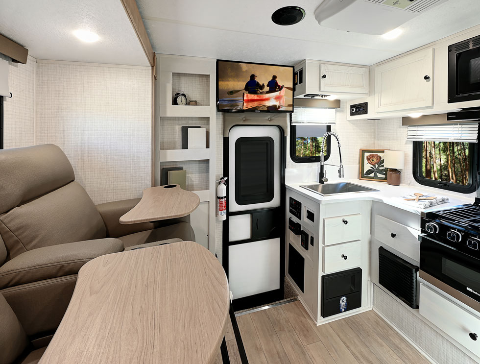 Palomino Truck Camper 3210 F to B