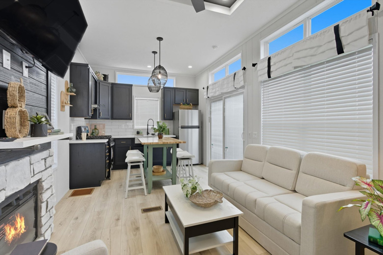 09 52700 Independence Ct Model 2