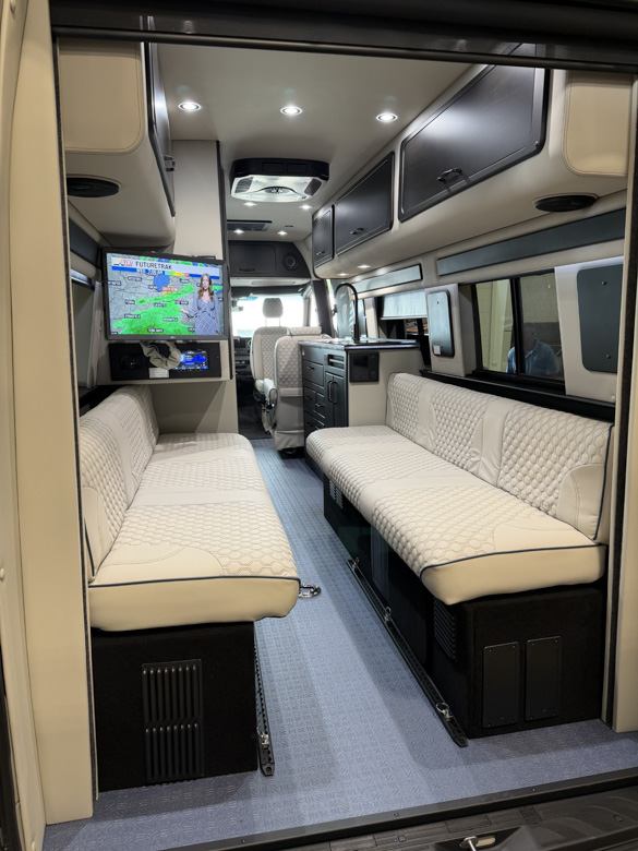 Midwest Automotive Designs Patriot MY26 MD3 Dinette copy