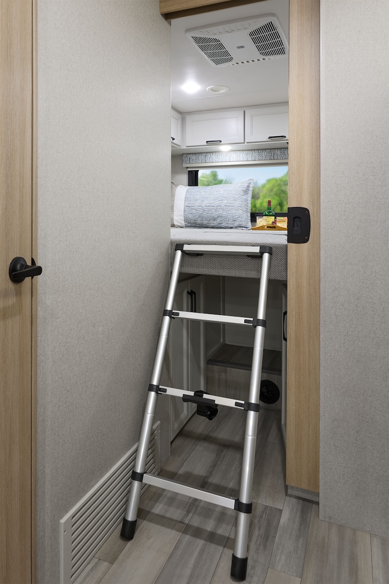 2027 Omni Z30 Marine Bay Mirage Collection Bed Ladder
