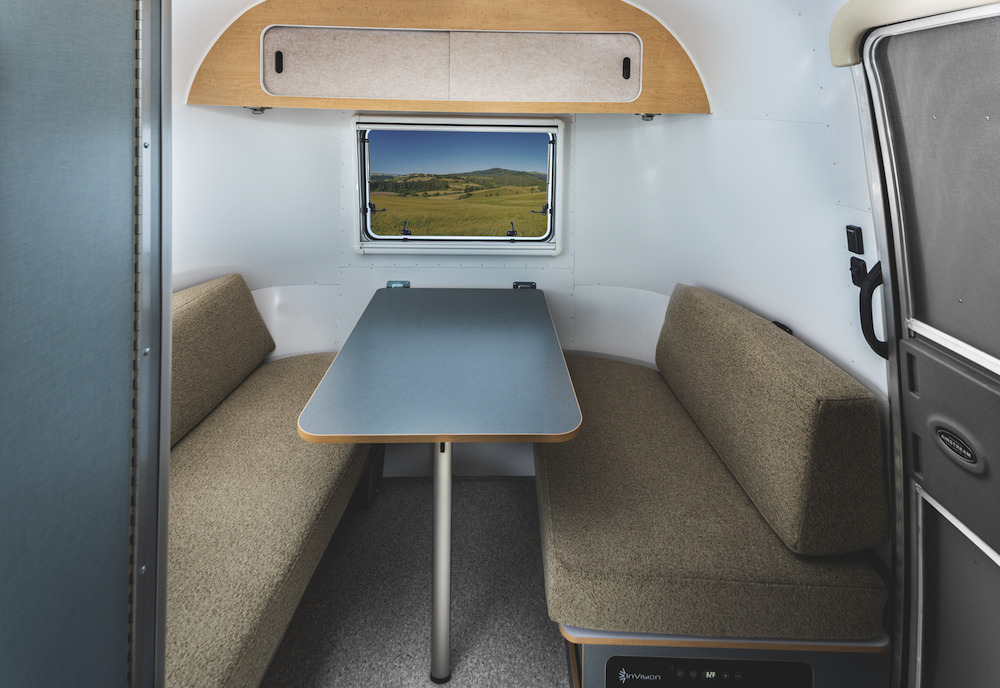 Airstream World Traveler 17RB Dinette Green