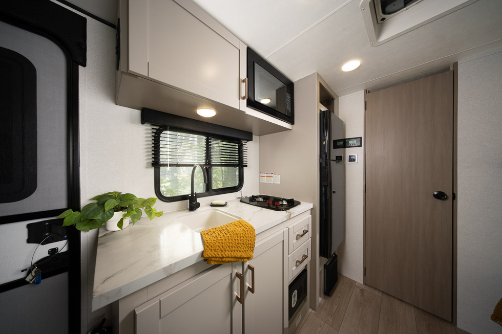 Jay Feather Air SL 17BHSL kitchen