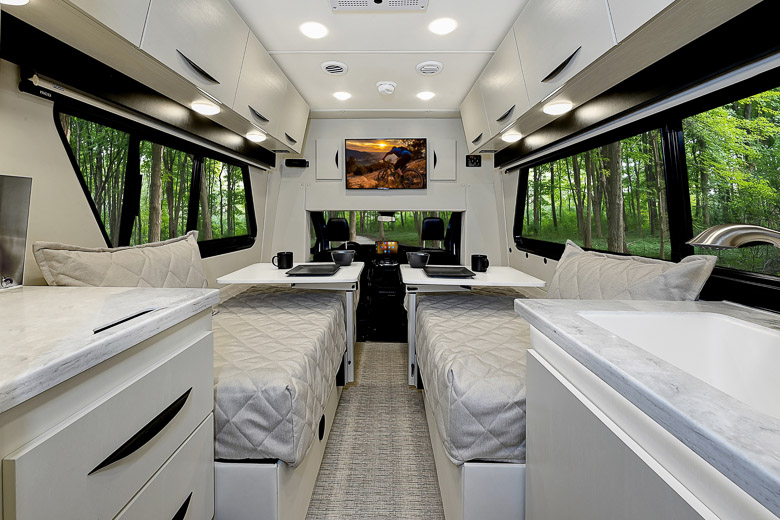 Chinook RV Maverick Front Twin Bed