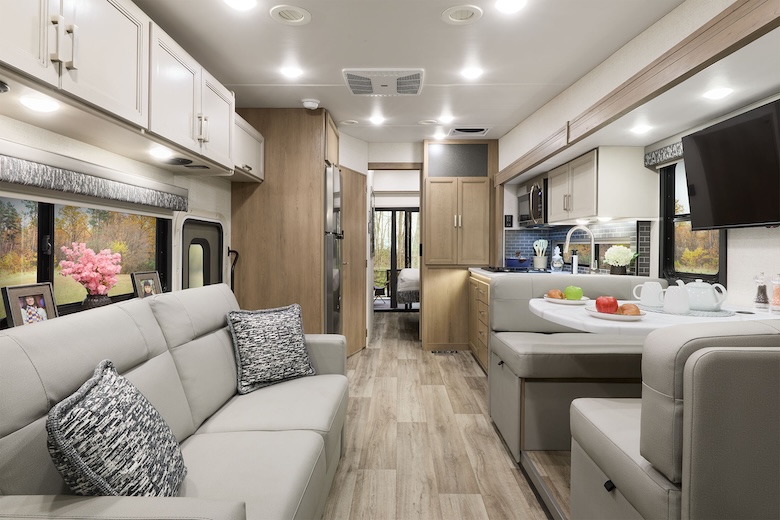 2027 Outlaw ClassA 38K Nightstar Park Collection F2B